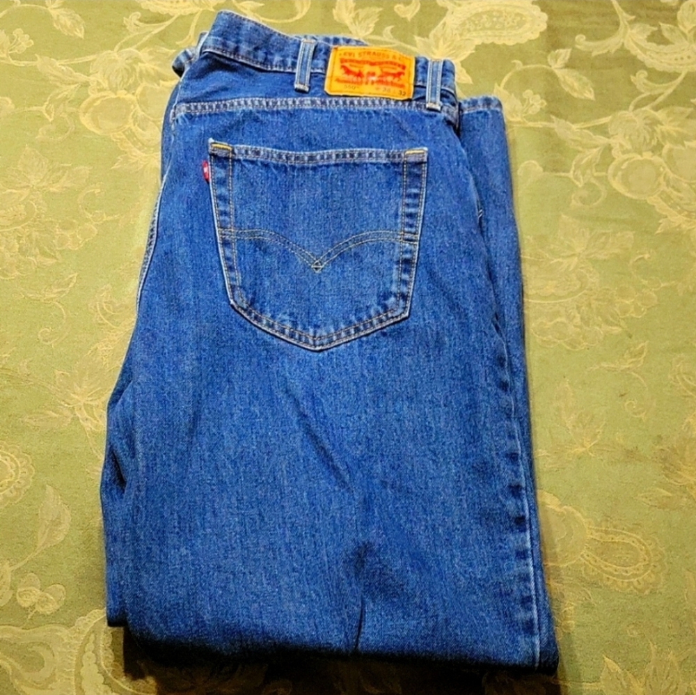 🟥 Red Tab Levi's 550 Blue Jeans - Size 38x32